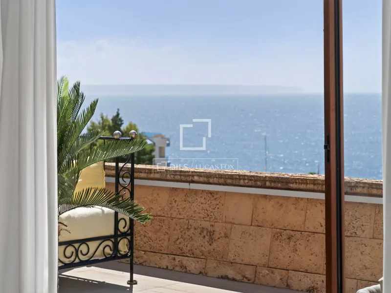 122m² apartment with 32m² terrace for sale in Illetas — photo 1