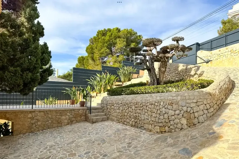 This impressive luxury villa for sale is located in the coveted municipality of Alcúdia - Alcanada in the north of Mallorca. On a plot — photo 11