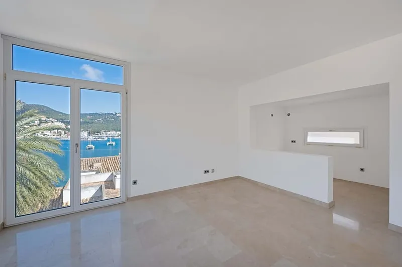 Stunning Harbour Penthouse: A Unique Opportunity for Expansion & Investment — photo 6