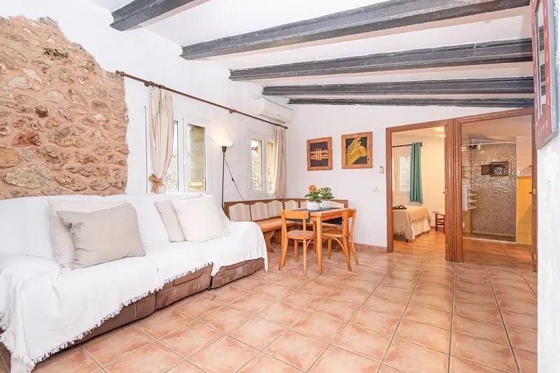 Discover this treasure of tranquility in Llubí. A village house of 74 m² that breaks with the conventional, offering a welcoming lifestyle — photo 6