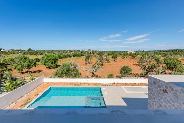 Modern villa with pool for sale in a quiet area near Sa Rapita, Mallorca — photo 2