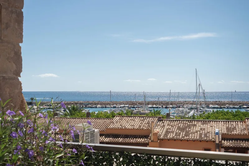 Newly renovated apartment with sea views in exclusive Puerto Portals — photo 11