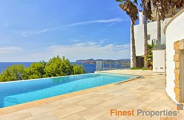 Mediterranean villa on the first sea line in El Toro for sale — photo 1