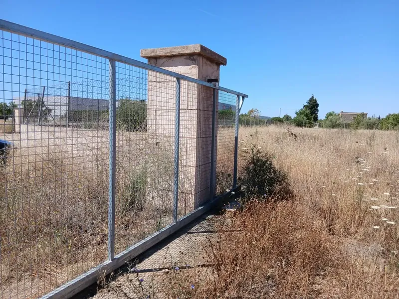 Located in the charming town of Consell, between Santa Maria and Consell, accessible via a comfortable paved road adjacent to the highway — photo 4