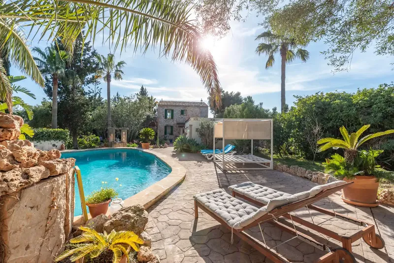 This unique finca with approx. 200 m² of living space combines traditional Mallorcan style with attractive appreciation potential — photo 1