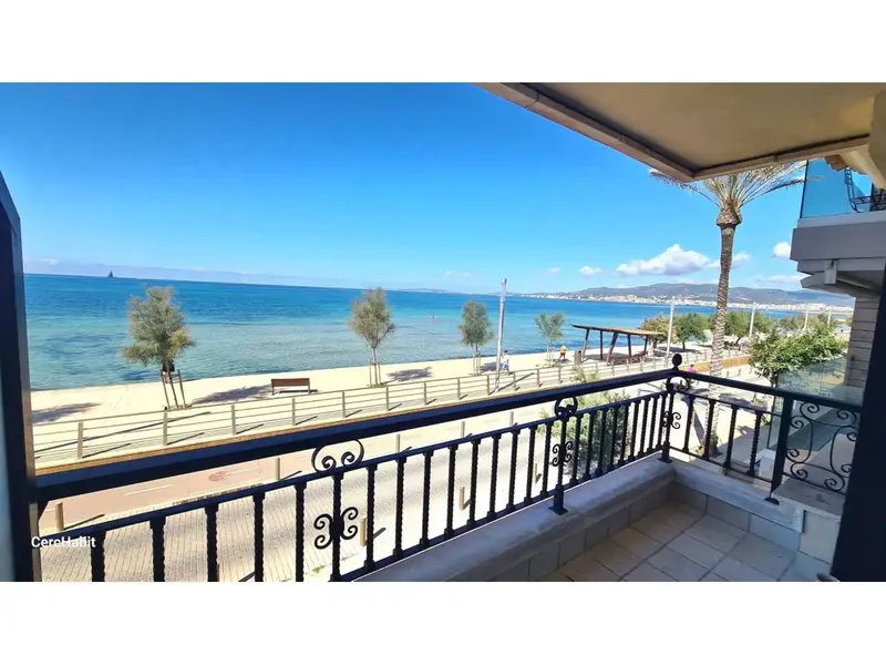 Apartment on the first line of El Molinar, with balcony/terrace, unbeatable views of the Bay of Palma. — photo 3