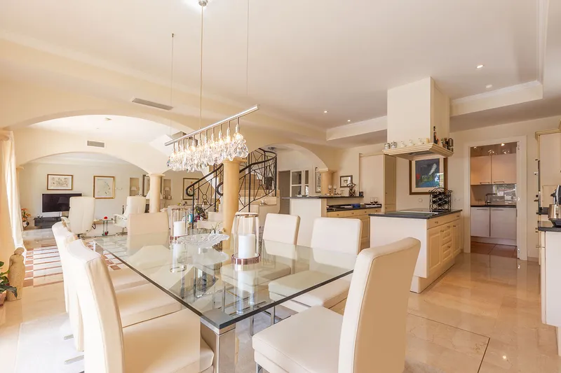 High-quality villa with character and sunny ambience — photo 6