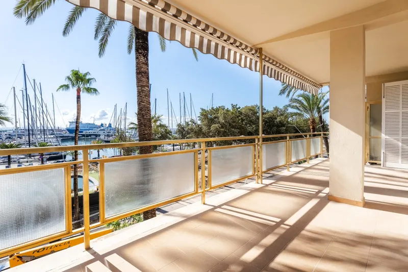 Modern sea view apartment in Paseo Maritimo — photo 2