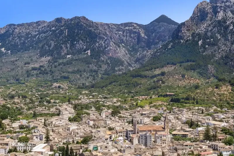 Surrounded by orange and lemon groves on the outskirts of Sóller, this charming rustic-style house is just 10 minutes — photo 9