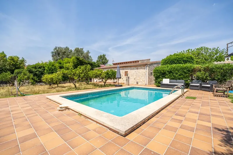 We present this exclusive rustic finca with pool and garden just minutes from Inca. — photo 8
