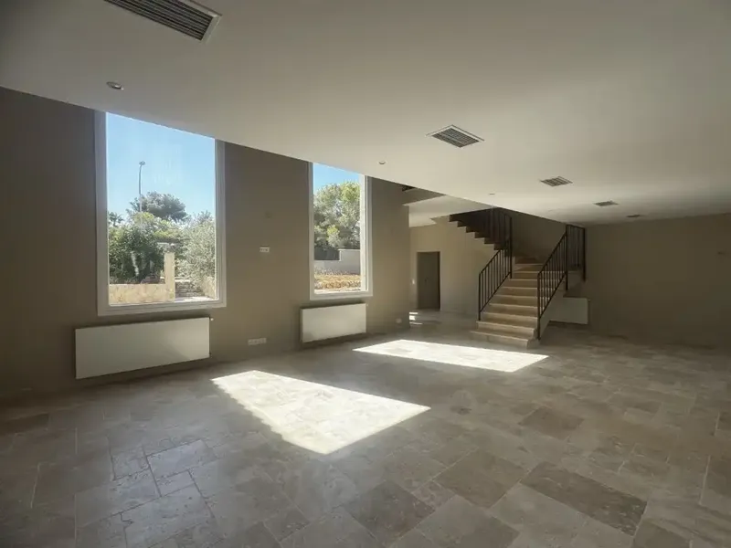 Ubicada en la tranquila zona residencial de Sol de Mallorca, en el suroeste de Mallorca, esta preciosa villa reformada combina amplios espac — photo 4