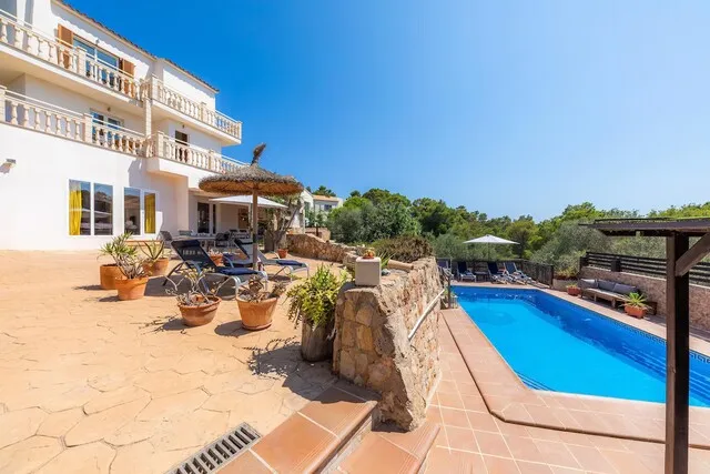Ready to move in villa with holiday rental license for sale in Cala Figuera, Mallorca — photo 1