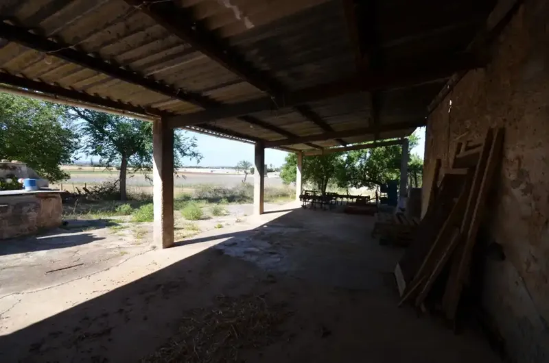 Just 10 minutes by car from Palma de Mallorca, on the old road to Sineu, this traditional estate enjoys a beautiful location — photo 12