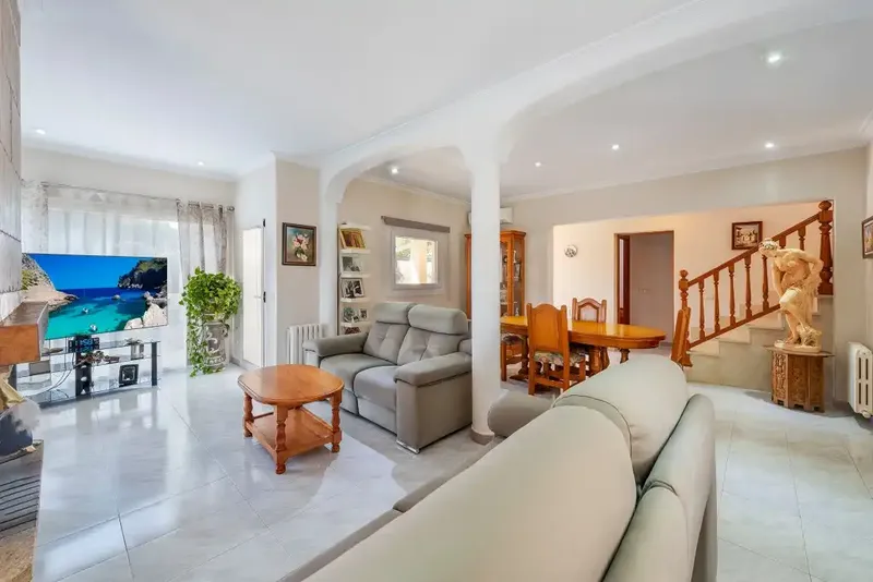 Charming detached villa for sale in a quiet residential area, conveniently located just 10 minutes — photo 7
