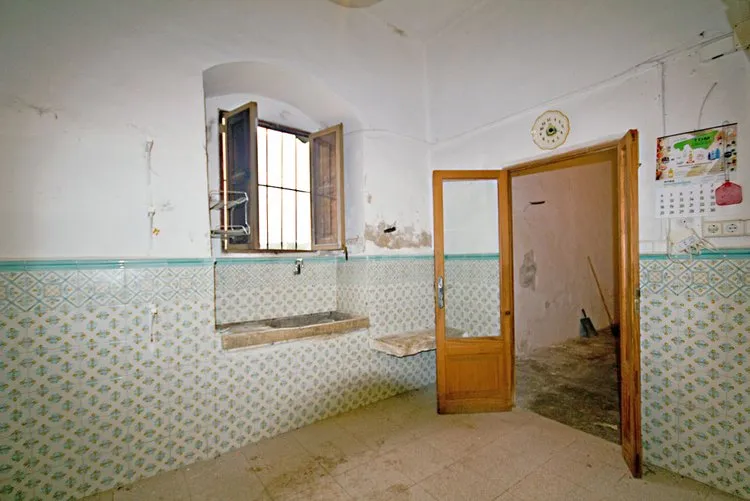 Campos, a finca with many outbuildings in need of renovation F02952 — photo 5