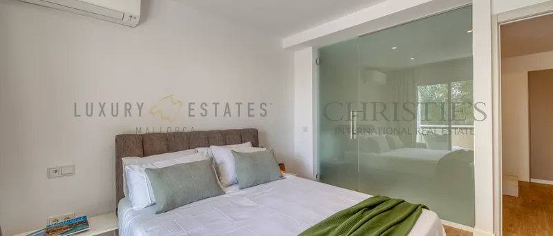 Completely renovated penthouse in Bendinat with roof terrace and private pool and sea views — photo 9