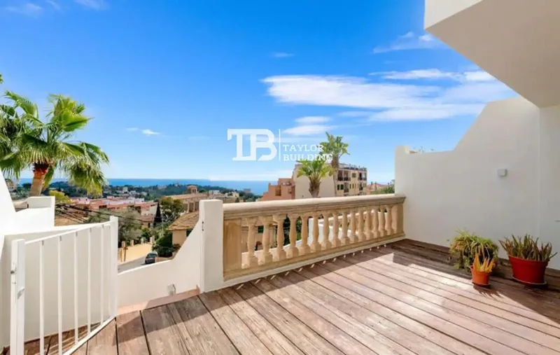 Taylor Building Real Estate presents this fantastic terraced house in Genova offering a quiet and residential atmosphere, a short — photo 2