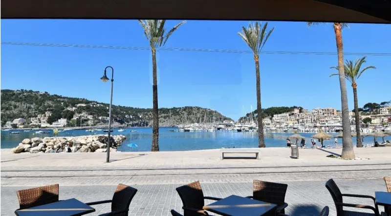Premises on the first line of the beach of Port de Sóller — photo 1