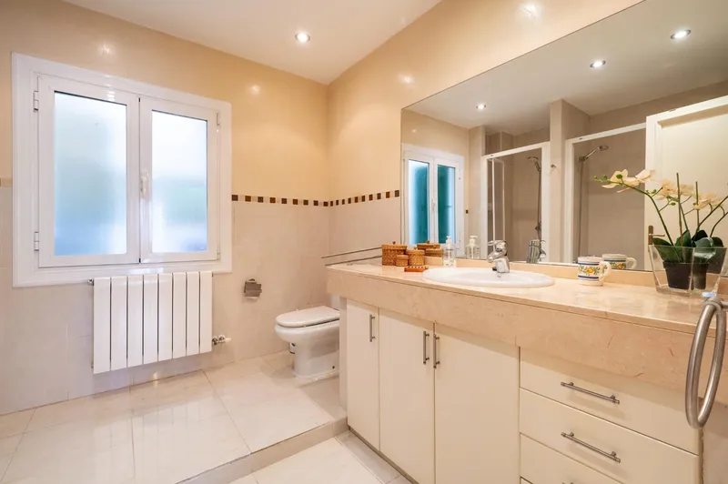 Flat - Palma de Mallorca (Centro), Built Surface 214 m², 5 Bedrooms, 3 Bathrooms, Lift — photo 9