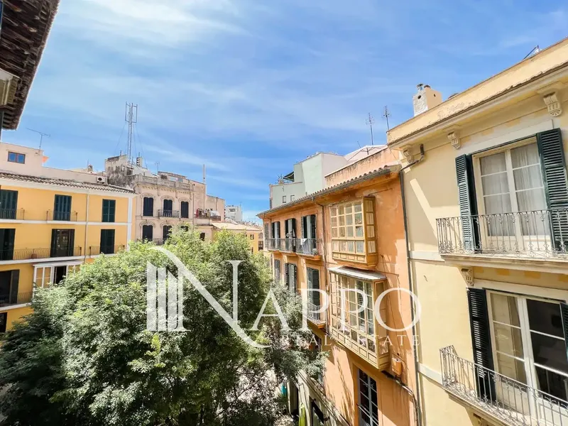 Nappo Real Estate tiene el placer de presentar este encantador piso en alquiler situado en la emblemática Plaza Major de Palma de Mallorca, — photo 11