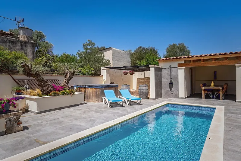Historic townhouse in Campos - fully renovated with courtyard, pool and Jacuzzi — photo 2