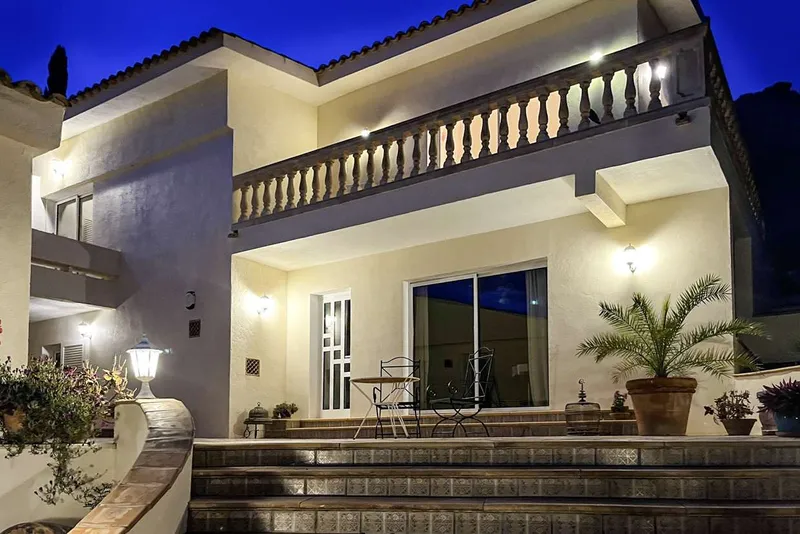 Exclusive villa with pool, guest apartment, wellness area and spectacular sea views — photo 10