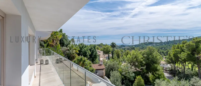 Refurbished villa in Son Vida with views over the golf course and partial sea views — photo 1