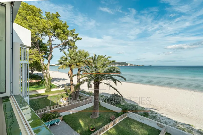 Seafront apartment for sale in Puerto de Alcudia with panoramic sea views, Mallorca. — photo 4