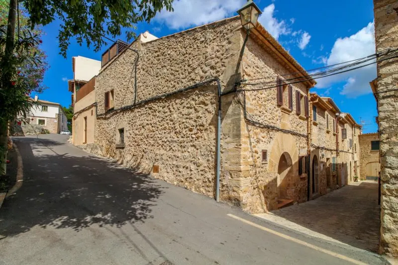 EXCLUSIVE LISTING.- Renovated stone facade town house near the famous Calvario steps — photo 9