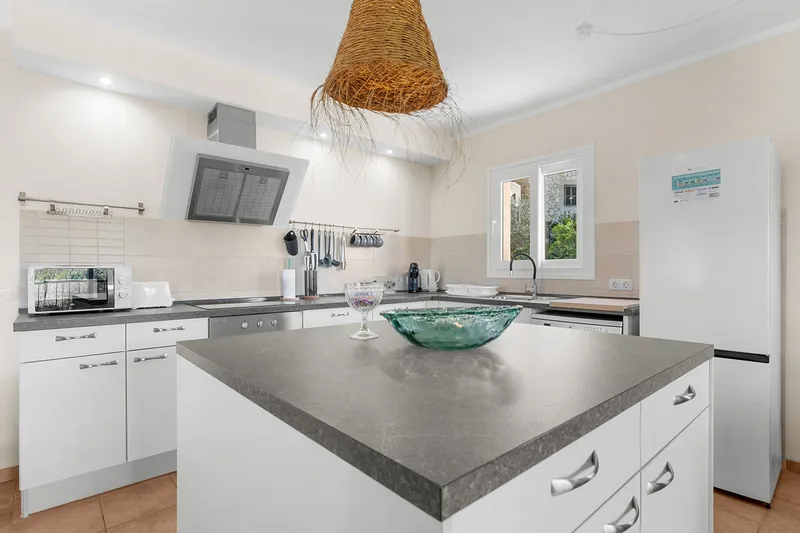 Attractive villa with holiday rental license, pool and green views near the beach — photo 9
