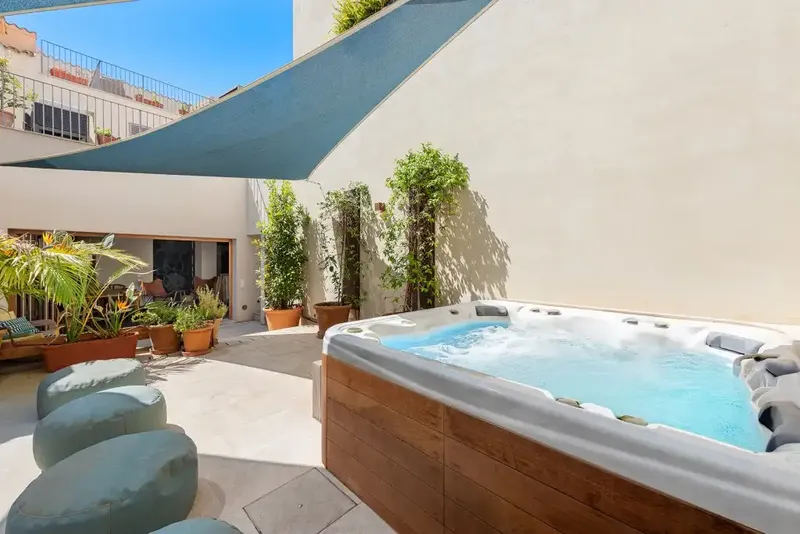 Situated in the heart of the charming historic center of Pollensa, this beautifully renovated townhouse perfectly combines character — photo 7