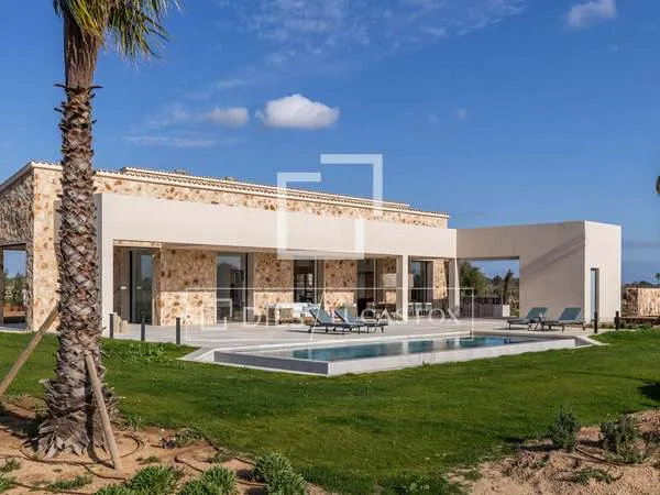 556m² country house with 165m² terrace for sale in Santanyí — photo 2