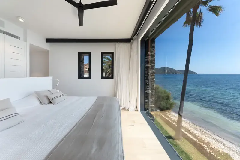 Villa on the front line with private access to the sea in Port Verd — photo 10