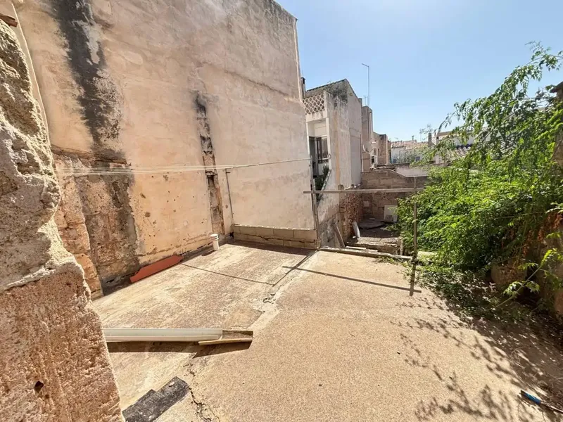 Centrally located house close to all services, just 5 minutes from the town hall square, with multiple options — photo 3