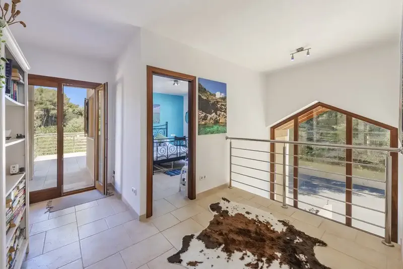 Five-bedroom villa in perfect condition for sale in the sought-after area of Bonaire, near Alcudia, in the north — photo 5