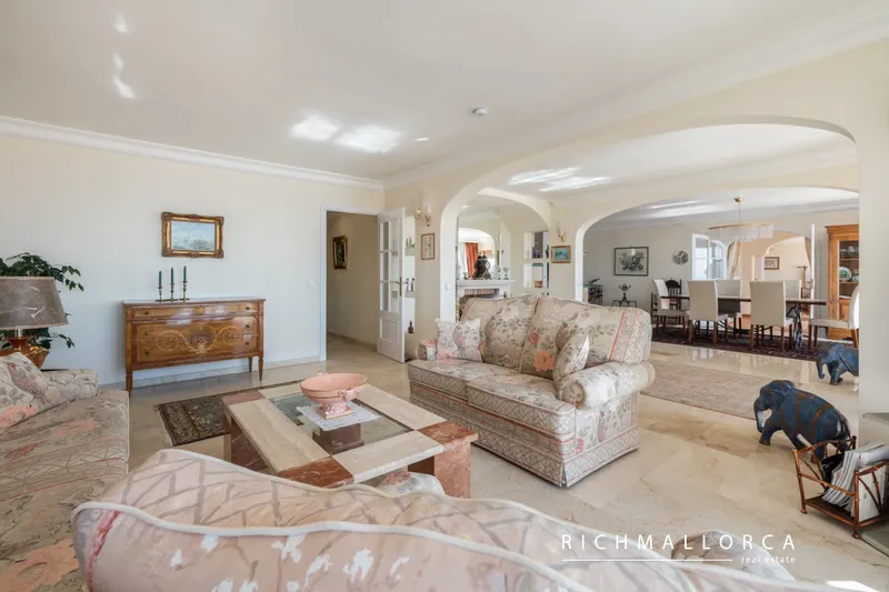 Exclusive Seafront Apartment with Private Pool in Portals Nous — photo 3