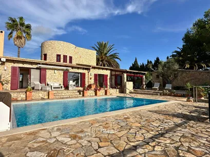 Finca in Son Servera with phenomenal panoramic views as far as the sea — photo 4