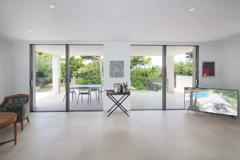 Bright 6-bedroom villa for rent — photo 7