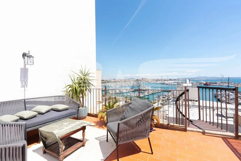 El Terreno I Townhouse with sea and harbor views — photo 1