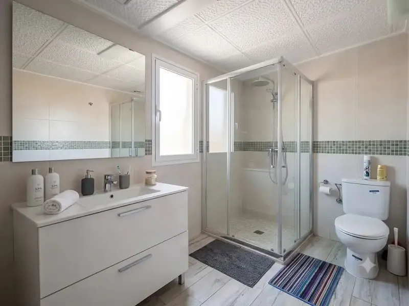 Piso para entrar a vivir, completamente reformado de luz, agua, suelos de parquet, ventanas de climalit con rotura térmica.Persianas enrolla — photo 7