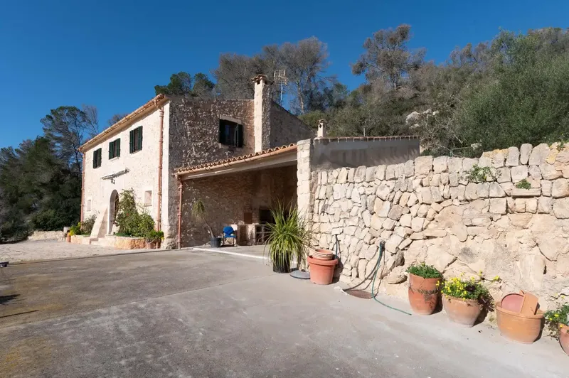 Don't miss the opportunity to visit one of the most outstanding estates in the municipality of Sineu. This property extends over approximately — photo 7