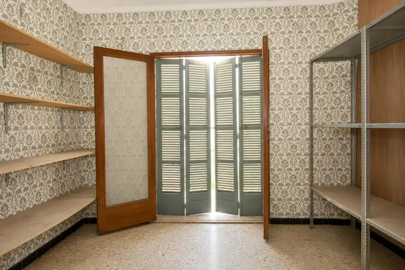 Property for renovation with commercial premises in Muro — photo 1