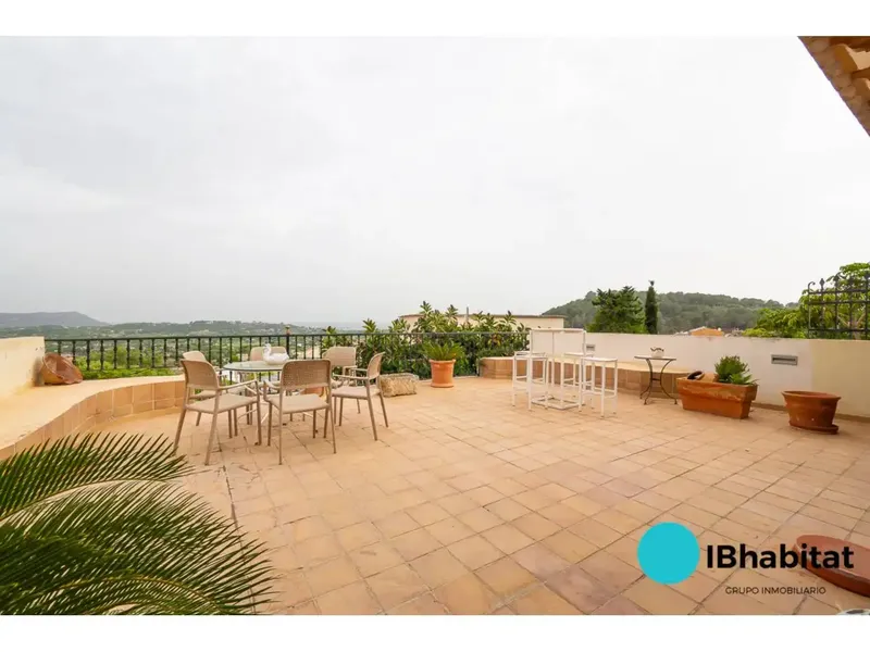 Impressive house with views and pool — photo 3