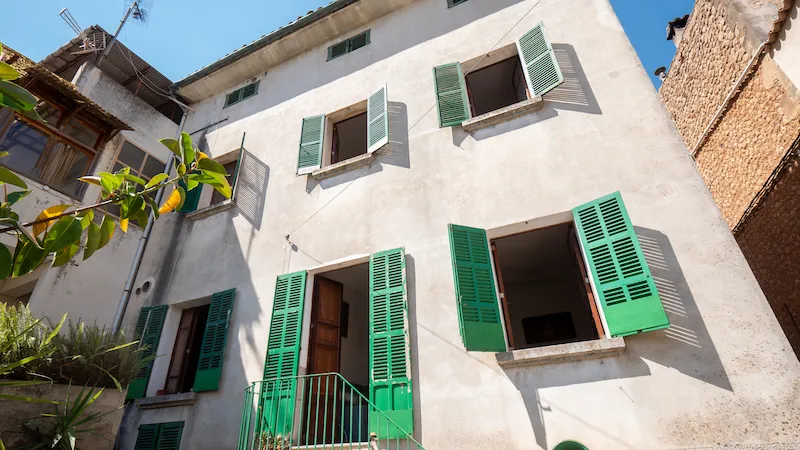 Stately home with a large garden and private parking near the centre of Sóller — photo 1