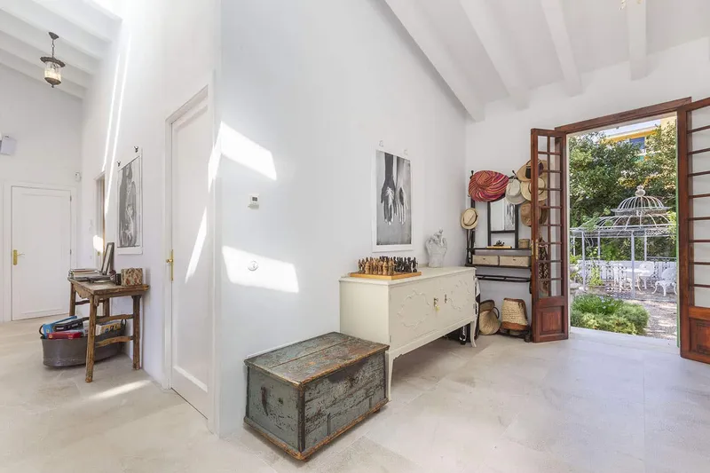 Beautiful villa in a quiet residential area near Palma — photo 11