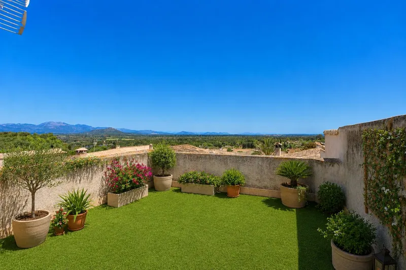 Costitx. Spacious village house with patio, garage and terrace — photo 7