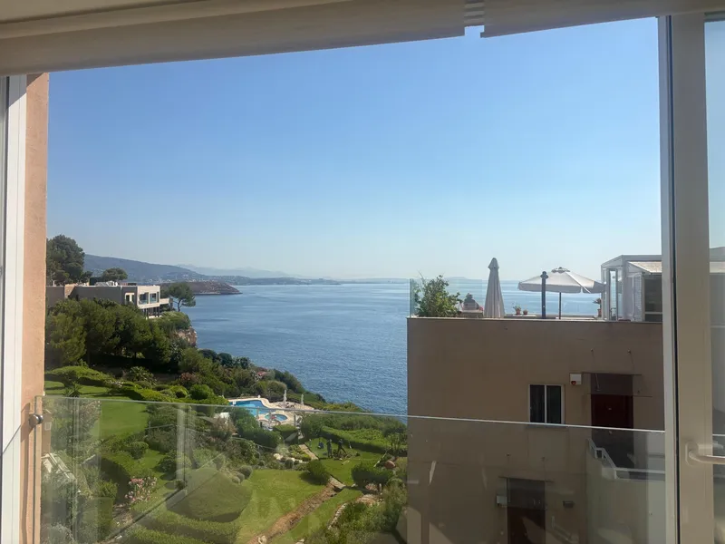 Exclusive Apartment with Stunning Sea Views and Private Beach Access in Cala Vinyes, Calvià — photo 1