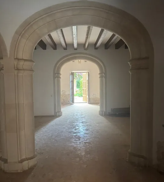 Unique 1880 Estate in Campos Offering Versatile Investment Opportunities — photo 4