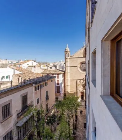 Elegant renovated apartment with generous spaces in Palma’s historic centre — photo 1