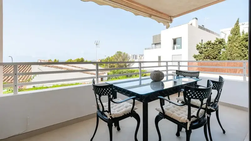 Large family duplex for sale in La Bonanova with clear sea views from the living room with terrace, accessed from the hallway — photo 11